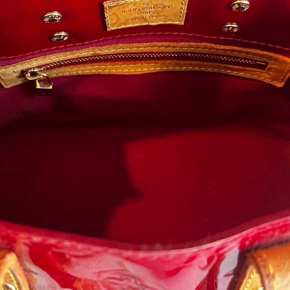 Louis Vuitton Authentic Vernis Reade PM Red Metallic Monogram Small Tote Bag - Picture 4 of 13